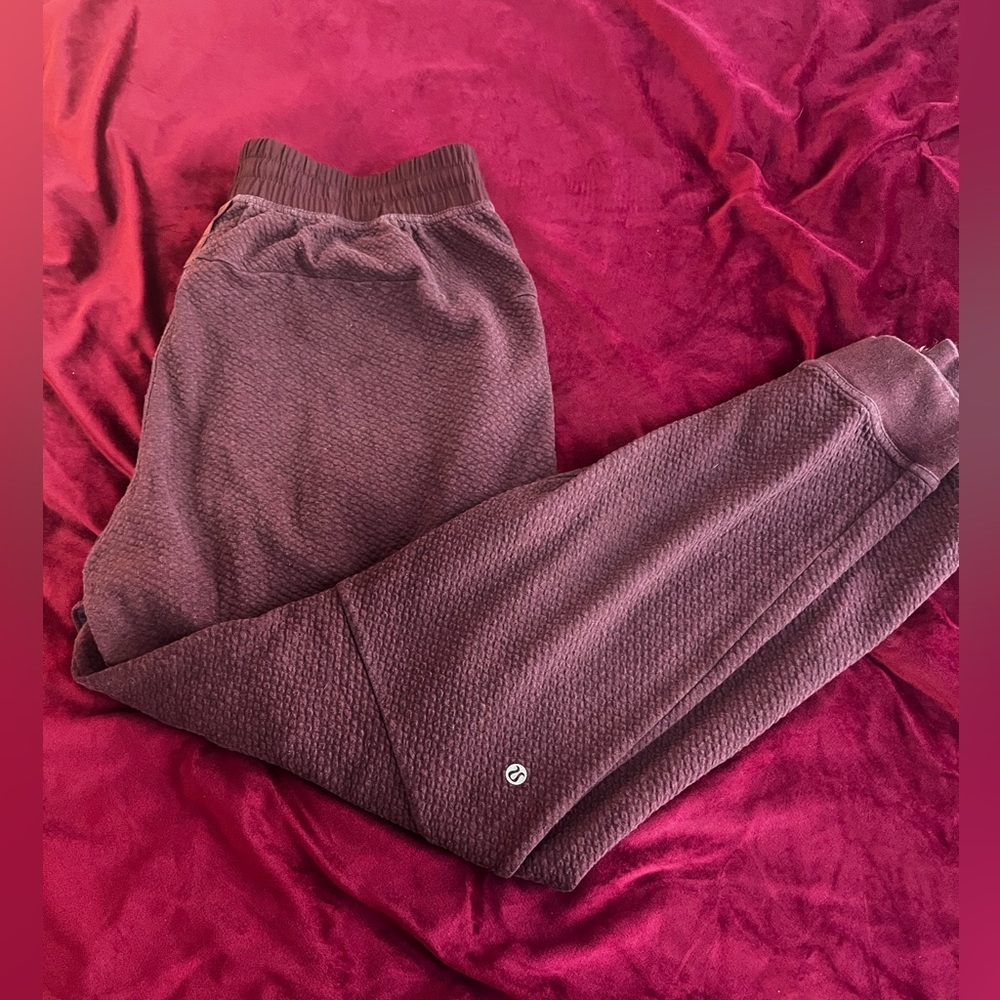 Lululemon tapered leg jogger - Size L